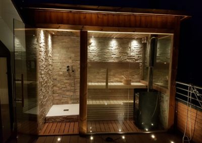 Sauna da su terrazzo con doccia emozionale in Veneto