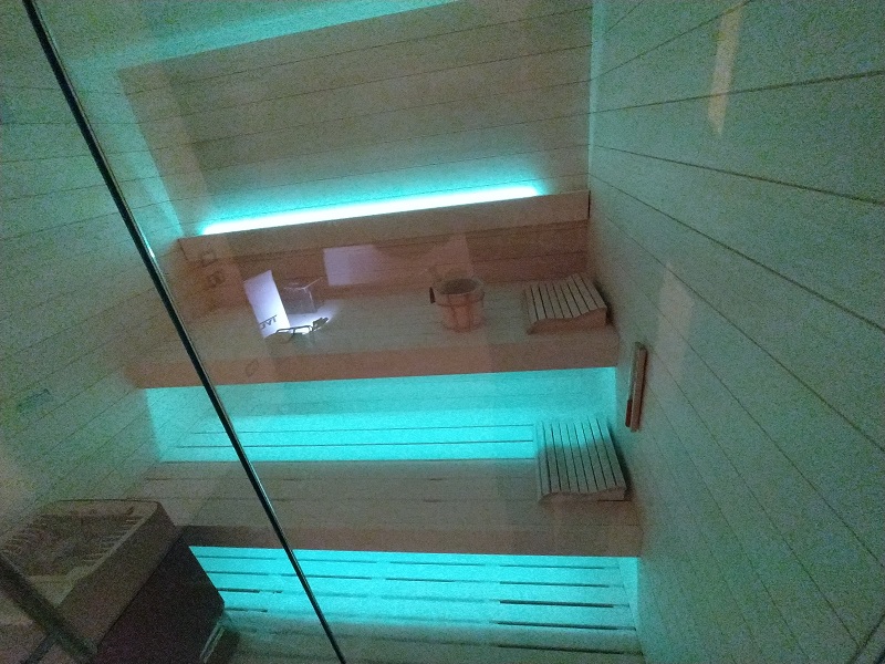 sauna in aspen con cromoterapia 14
