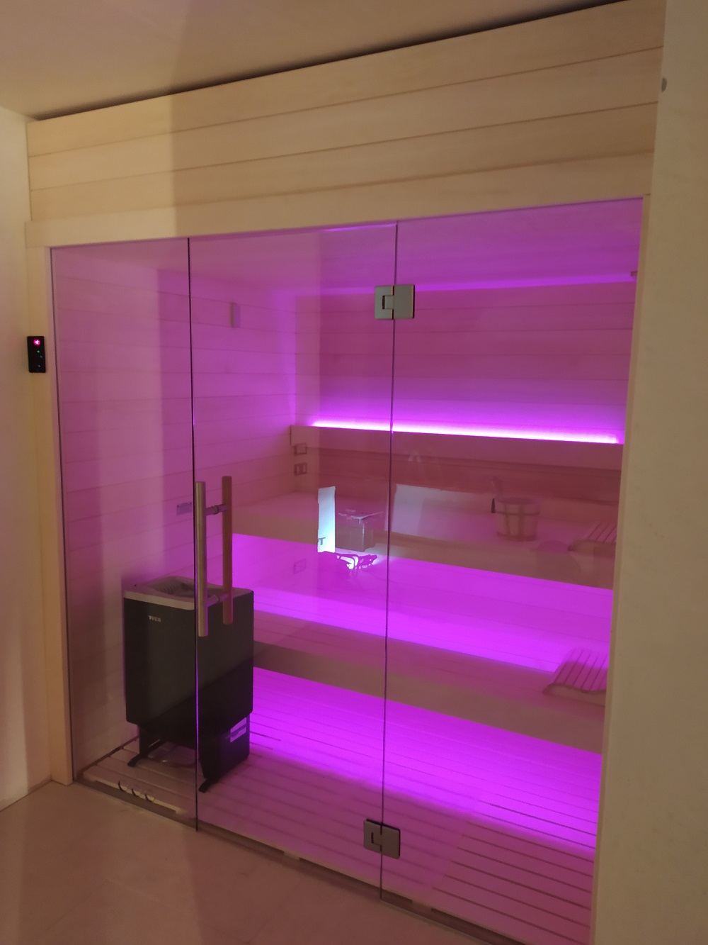 sauna in aspen con cromoterapia