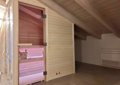 Sauna sagomata sotto tetto per mansarda