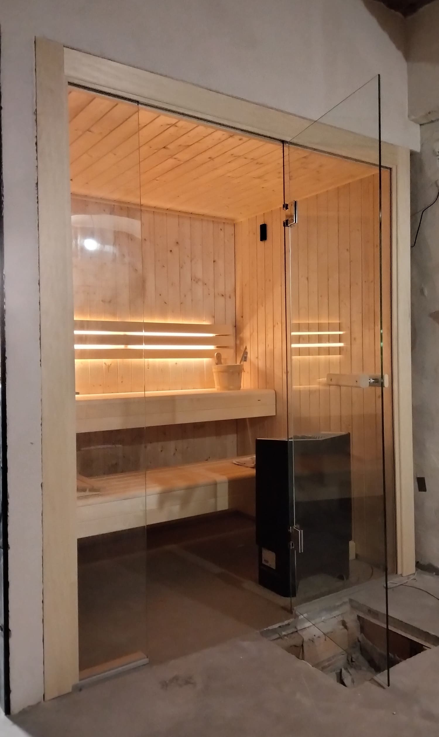 sauna in abete con frontale vetrato tylo