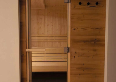 corridoio di ingresso per sauna per hotel da 20 persone con doccia a fianco