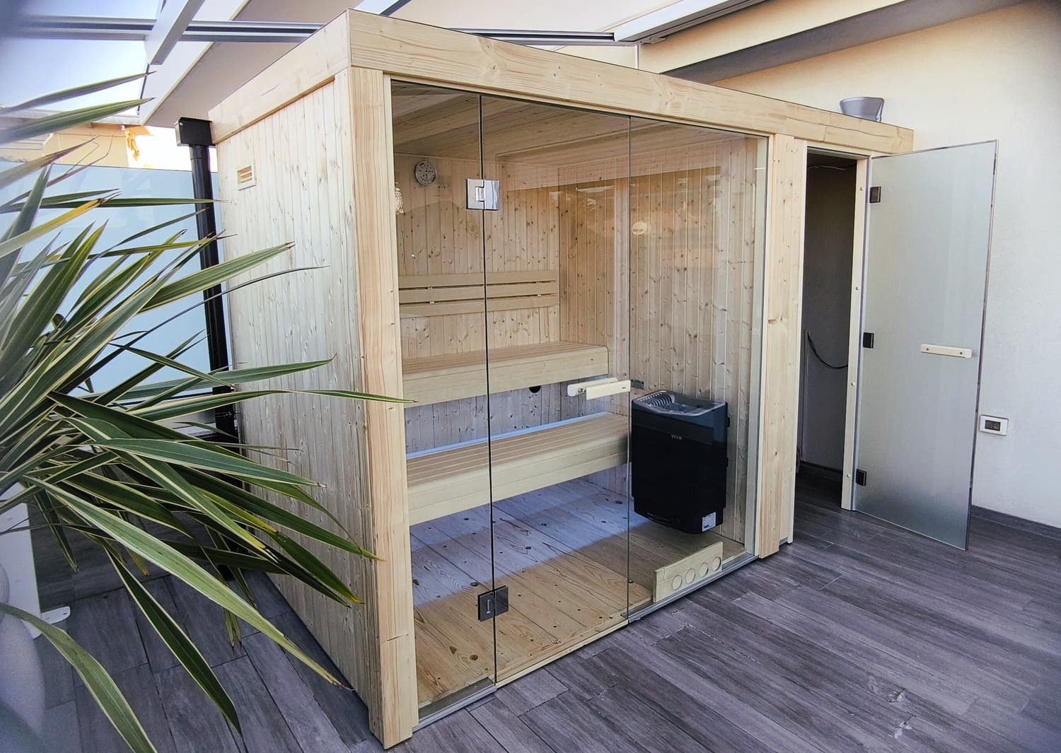 sauna per terrazzo con doccia e tetto coibentato