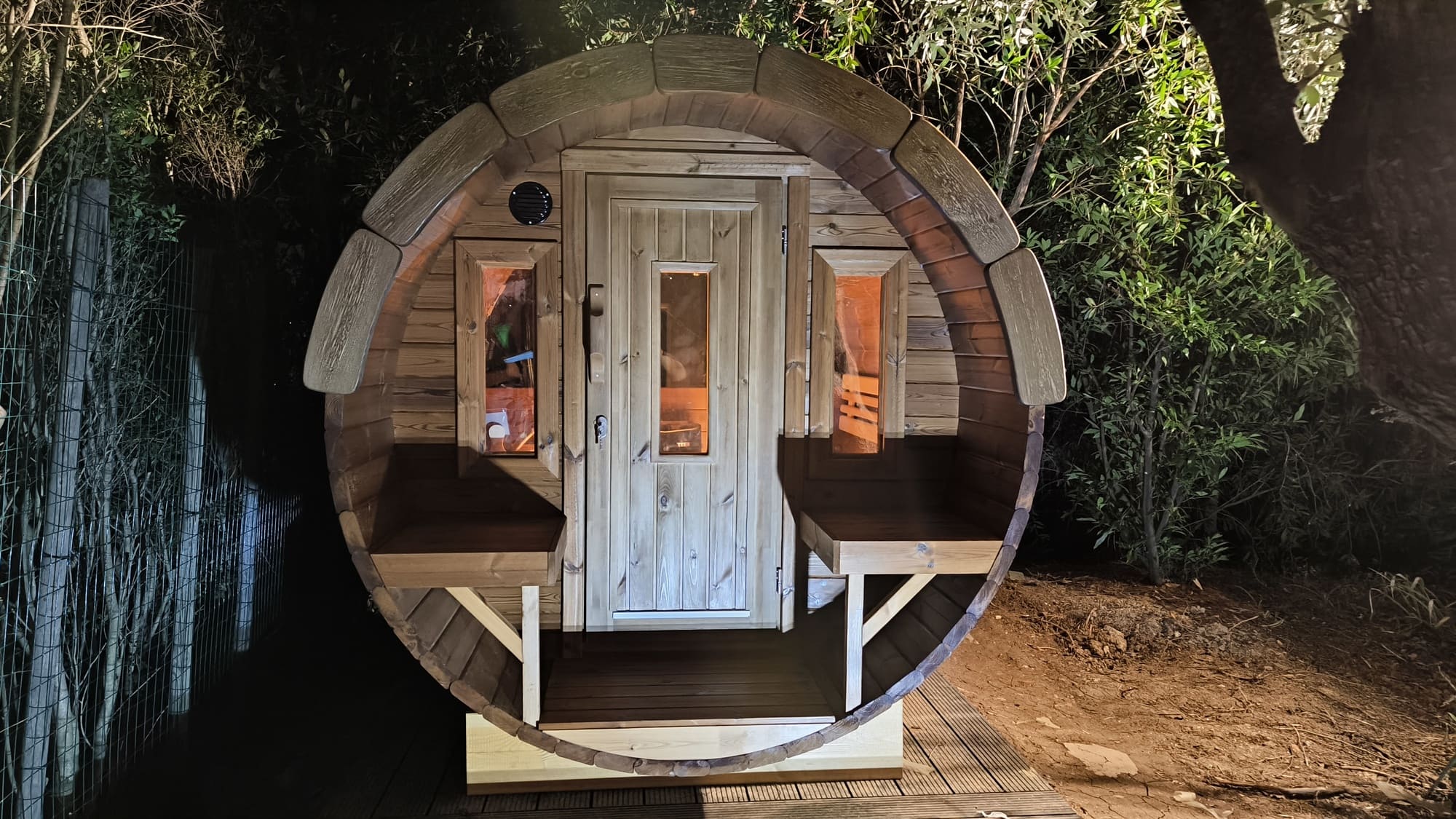 sauna a botte in legno scuro