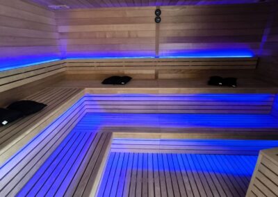 sauna finlandese con cromoterapia