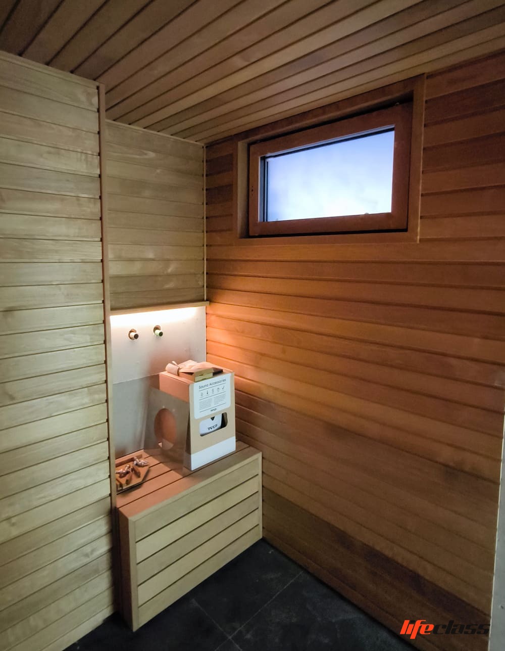 sauna in termotrattato su misura con soffitto doppia altezza