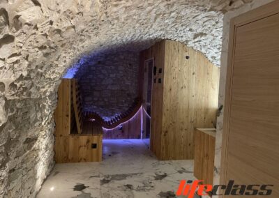 sauna lettino e sedute infrarossi in grotta