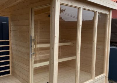 sauna con terrazza in legno