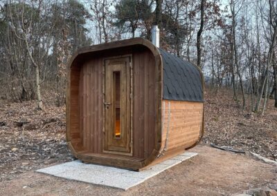 Sauna nel bosco: un rifugio di relax tra le colline del Trentino