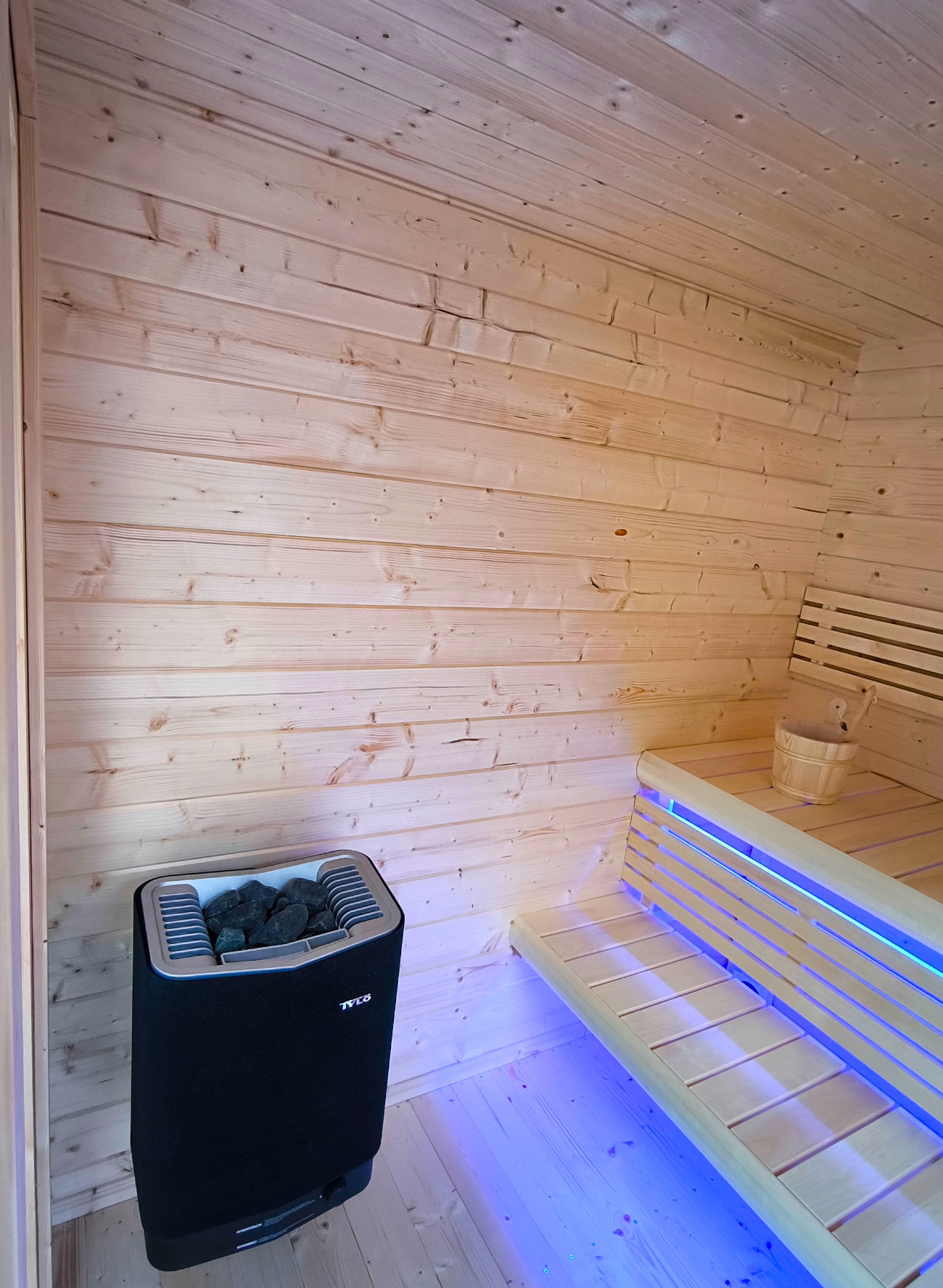 sauna panorama in legno massiccio con stufa Sense Tylo Elite