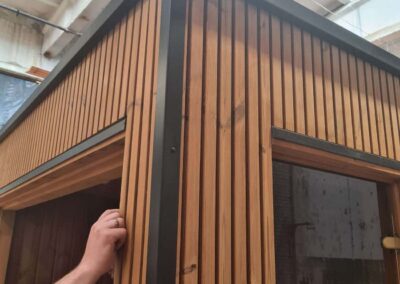 esterno sauna modern lux lifeclass da giardino modello Aurora dettaglio angolari esterni