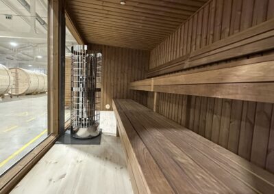 sauna modern lux da esterno senza spogliatoio vista interna con vetrata