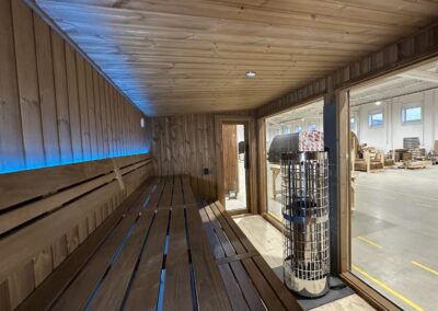 sauna modern lux da esterno senza spogliatoio vista panche sauna