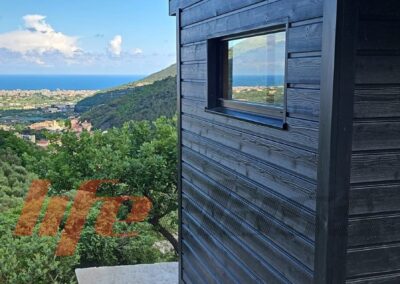 sauna da giardino con doccia solare