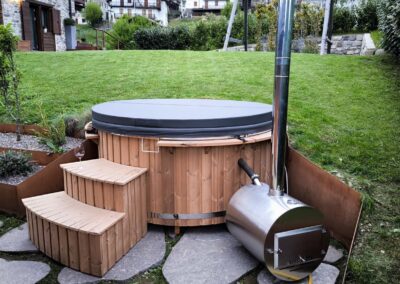 Tinozza idromassaggio e sauna per giardino