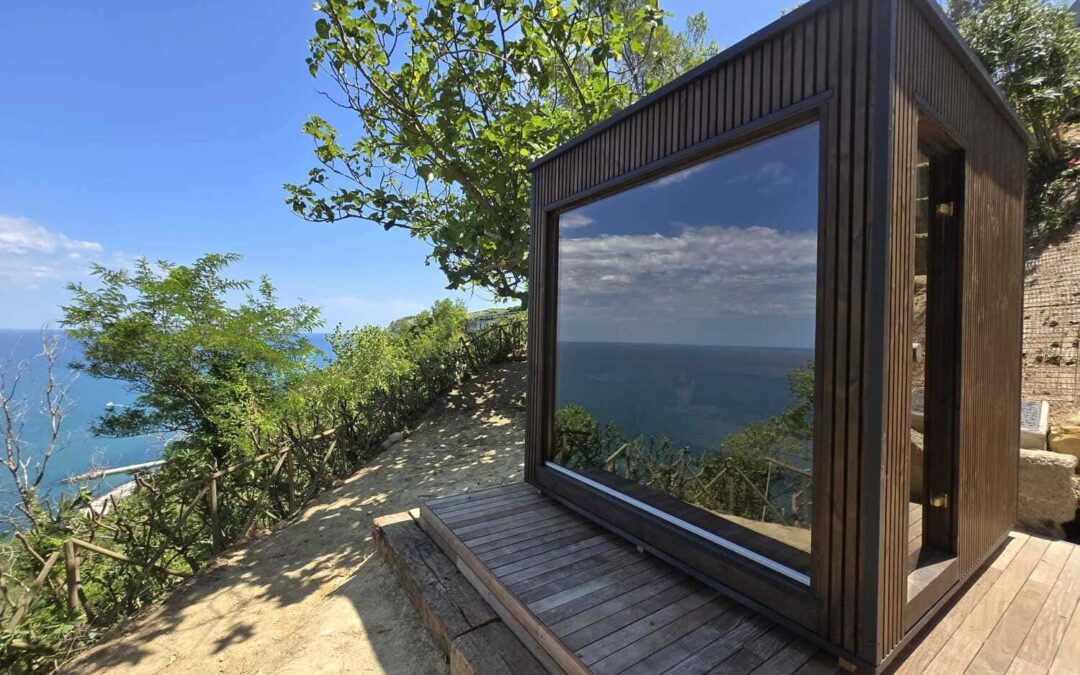 Sauna Modern Lux Aurora con vista mare