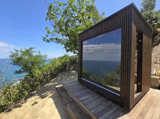 Sauna Modern Lux Aurora con vista mare