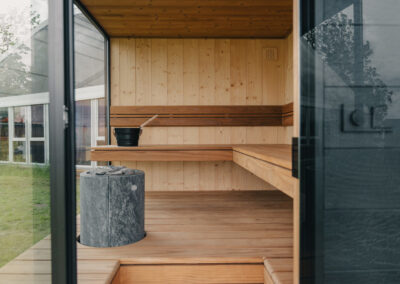 sauna da esterno Lifeclass VetroLuxe foto interni laterale