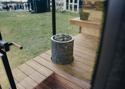 sauna da esterno Lifeclass VetroLuxe ingresso
