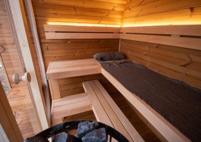 Sauna Caratello 200 e 240 con terrazzo da esterno vista panche