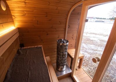 Sauna Caratello 200 e 240 con terrazzo da esterno vista panche e stufa