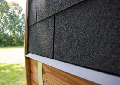Sauna Caratello Lifeclass da esterno 160x200 dettaglio tegole bituminose