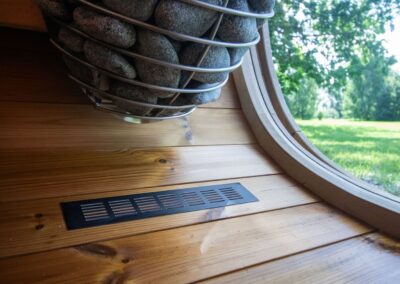 Sauna Caratello Lifeclass da esterno 160x200 sotto la stufa