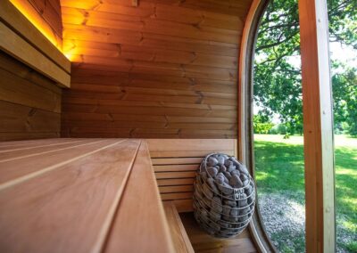 Sauna Caratello Lifeclass da esterno 160x200 vista materiale panca