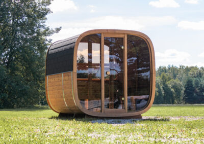 sauna Caratello da esterno economica con spogliatoio su prato