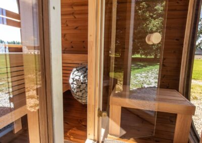 sauna Caratello da esterno economica con spogliatoio vista interna 3