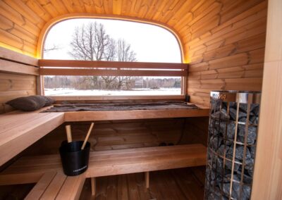 vetrata posteriore e panche sauna Caratello 200