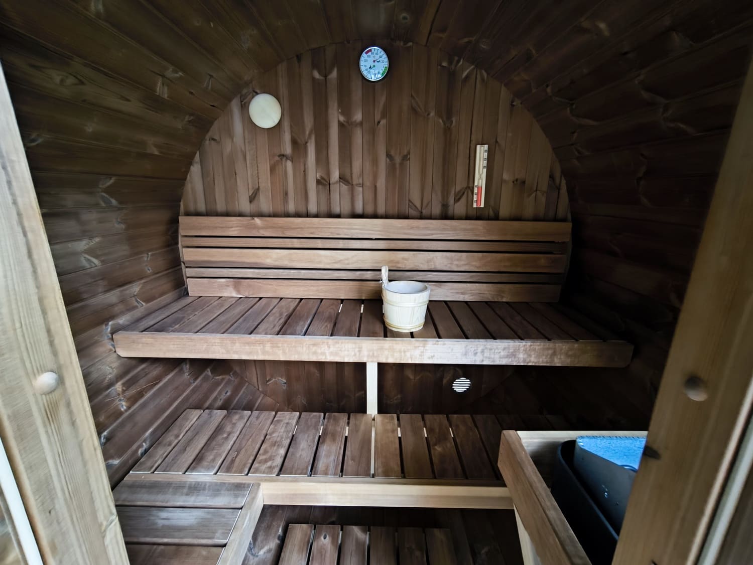 sauna a botte con panca posteriore alta sauna a botte con panca posteriore alta