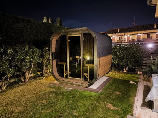 Installazione sauna da esterno Ice Cube Lux con stufa Tylö Sense Elite 8