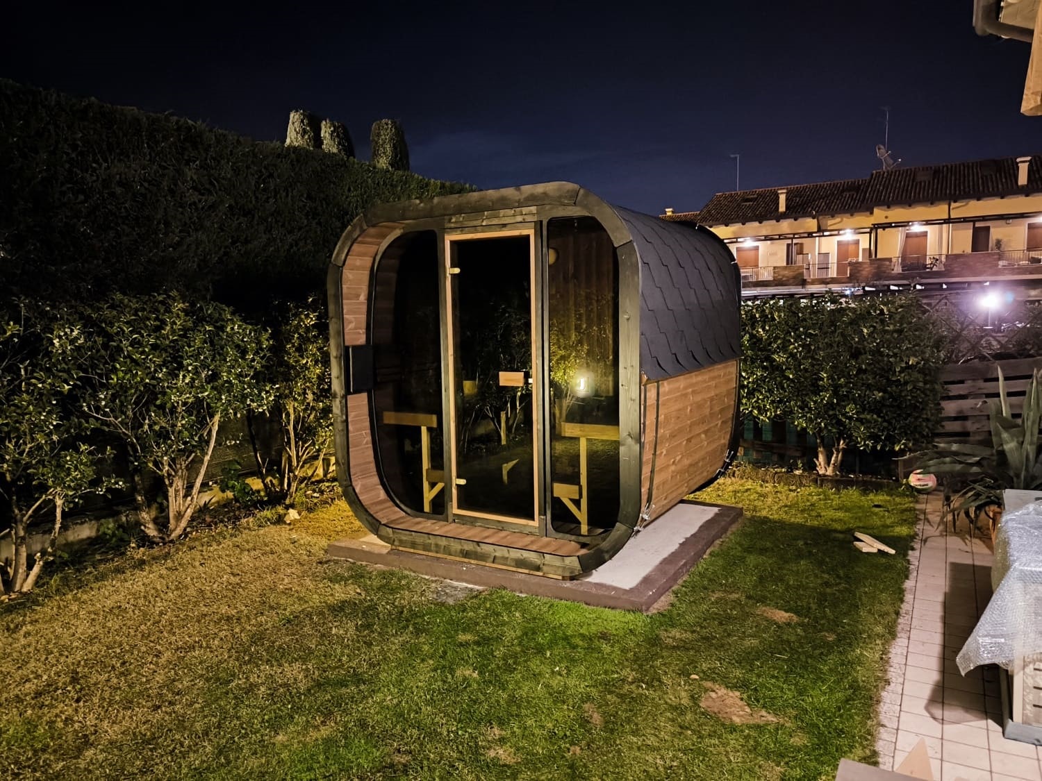 sauna da esterno Ice cube Lux vidta notturna 2 sauna da esterno Ice cube Lux vidta notturna 2