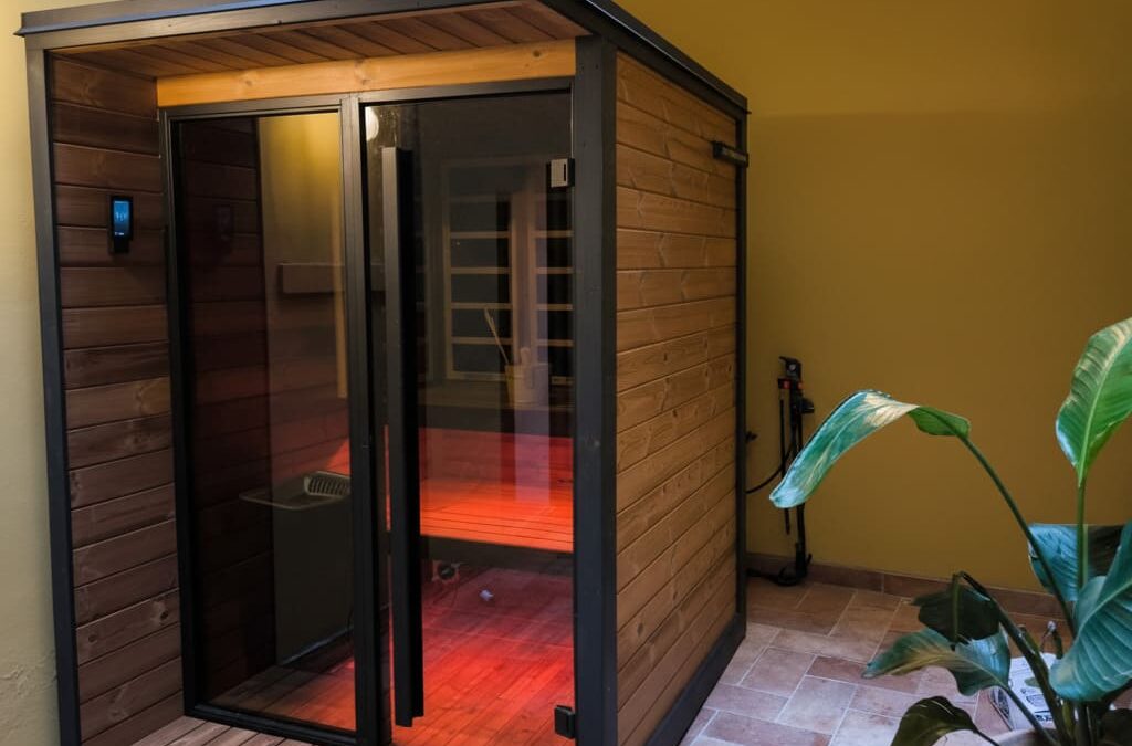 Eleganza e Tecnologia: La Sauna Ibrida Borealis in uno scorcio suggestivo