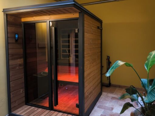 Eleganza e Tecnologia: La Sauna Ibrida Borealis in uno scorcio suggestivo