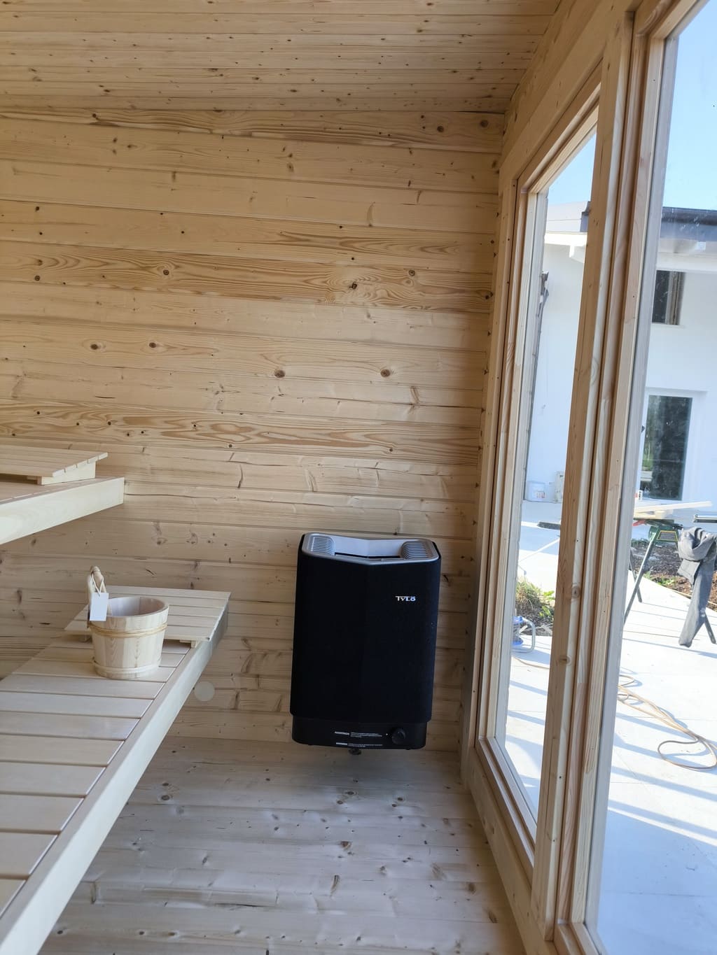 sauna Lifeclass Panorama Plus con vetrate e panche