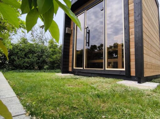 Sauna da esterno Patio XS a bordo piscina: installazione wellness in B&B sul Lago di Garda