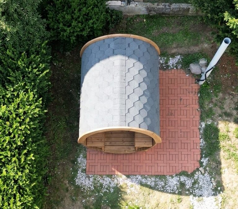 Sauna a botte in legno termotrattato con stufa Helo