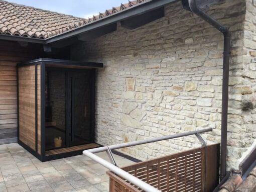Sauna da esterno per terrazzo: Borealis 4 posti in una villa nelle Langhe