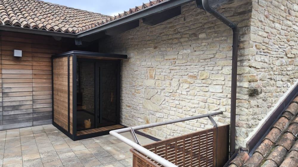 Sauna da esterno per terrazzo: Borealis 4 posti in una villa nelle Langhe