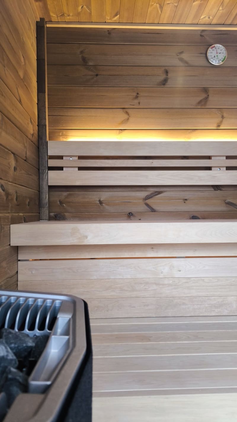 Stufa Tylö Sense Pure 8 nella sauna Patio XS