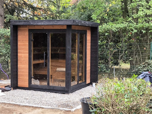 Sauna in giardino ad Arese: Patio S con stufa Helo Cup per tutta la famiglia