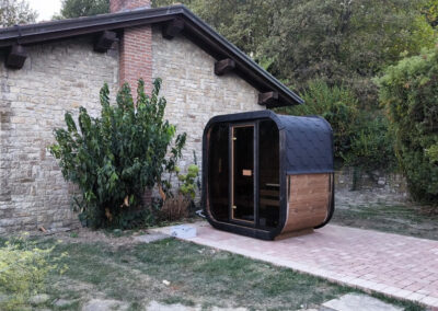 sauna da esterno a piacenza: ice cube lux mini 1 sulle colline piacentine