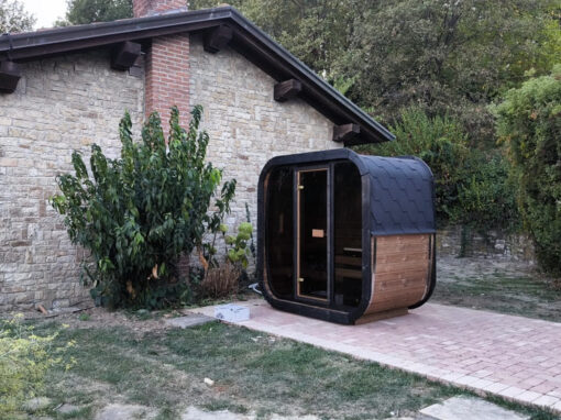 sauna da esterno a piacenza: ice cube lux mini 1 sulle colline piacentine