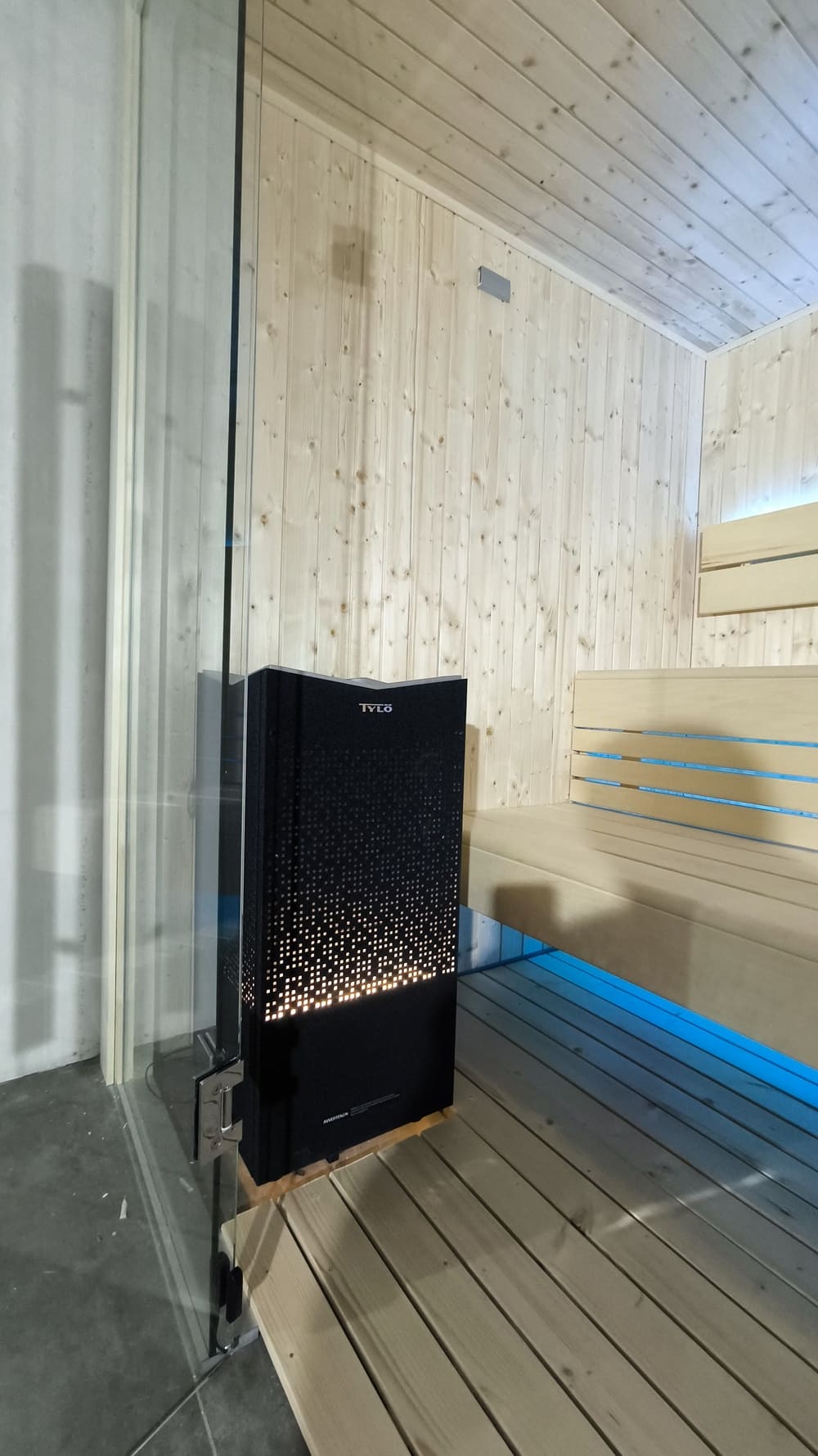 sauna su misura belluno frontale vetrato